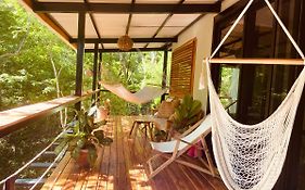 Nosotros Playa Maderas - Surf House & Casitas